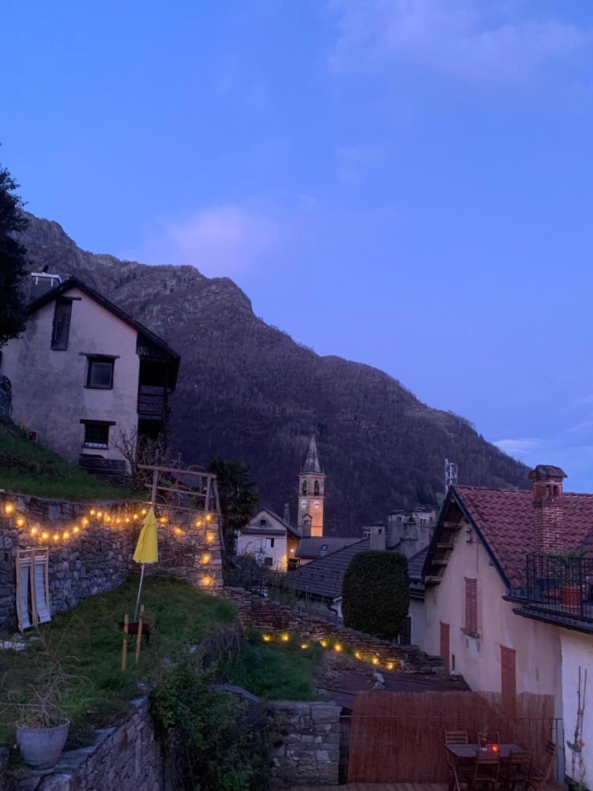 Casa Gialla Russo Buitenkant foto